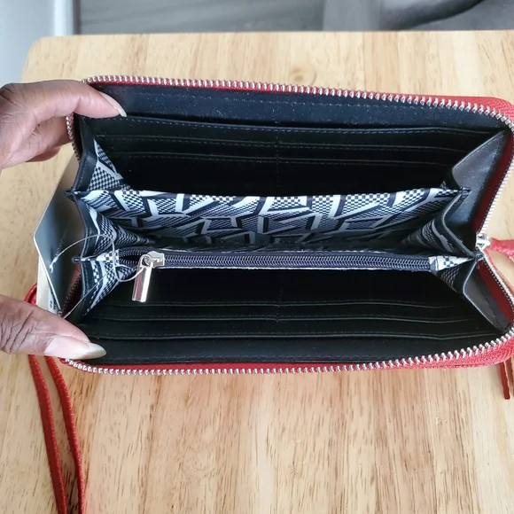 Declutter - Picture 2 of 4